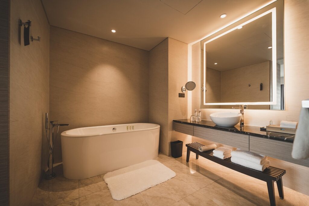 Les avantages du carrelage imitation bois pour une salle de bain chaleureuse