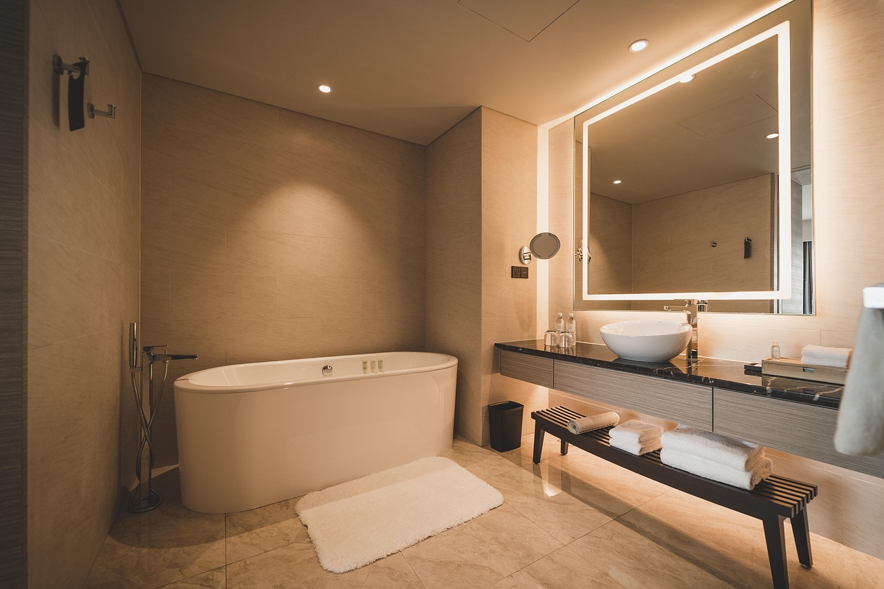 Les avantages du carrelage imitation bois pour une salle de bain chaleureuse